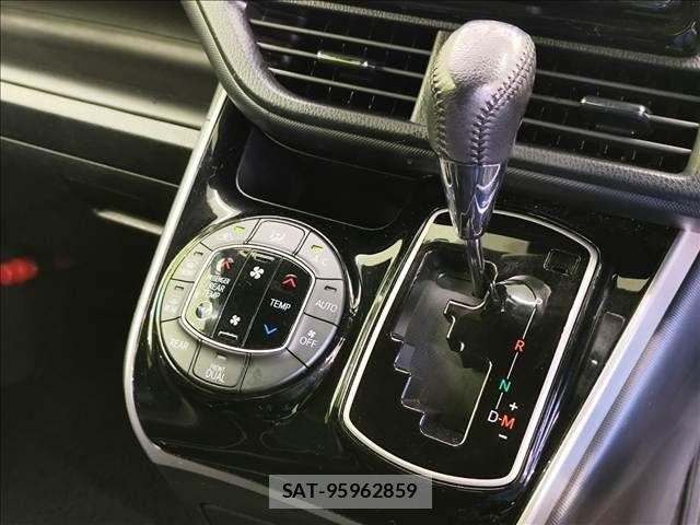 Toyota VOXY 2021-07 8132905-15