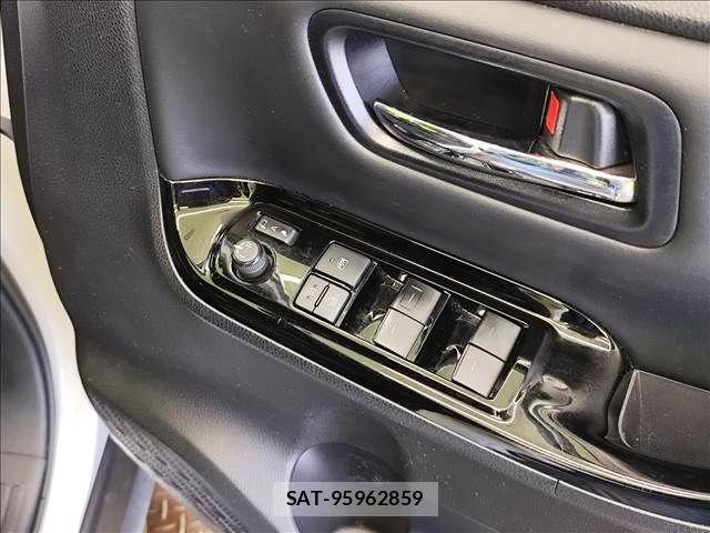 Toyota VOXY 2021-07 8132905-16