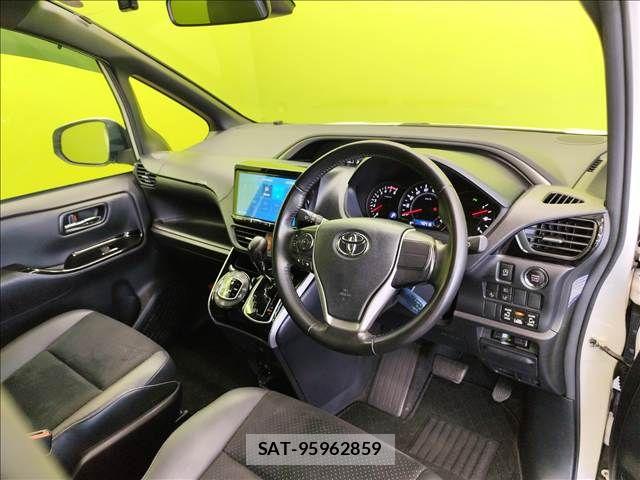 Toyota VOXY 2021-07 8132905-17