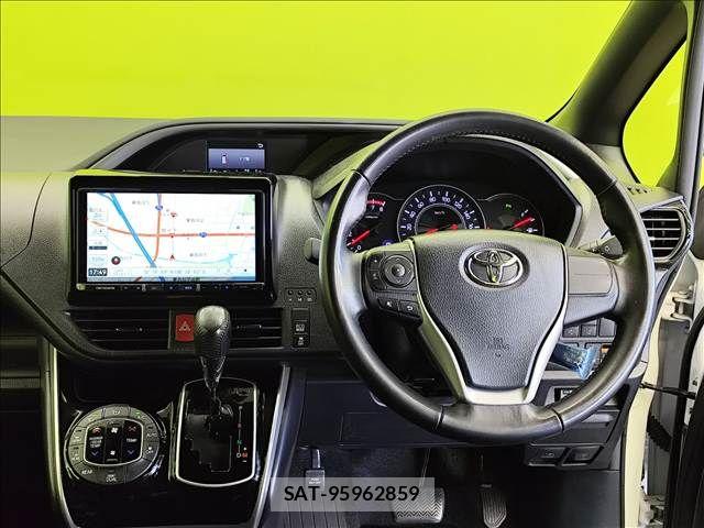 Toyota VOXY 2021-07 8132905-18