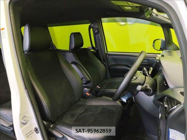 Toyota VOXY 2021-07 8132905-19