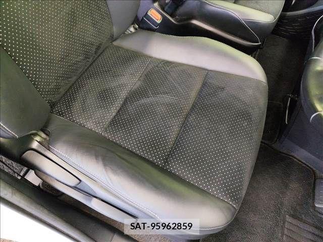 Toyota VOXY 2021-07 8132905-20