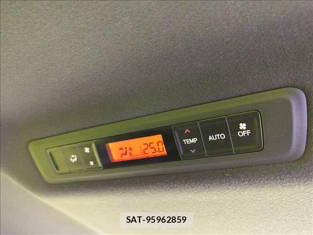 Toyota VOXY 2021-07 8132905-22