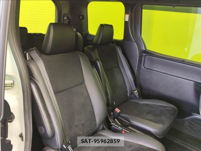 Toyota VOXY 2021-07 8132905-23