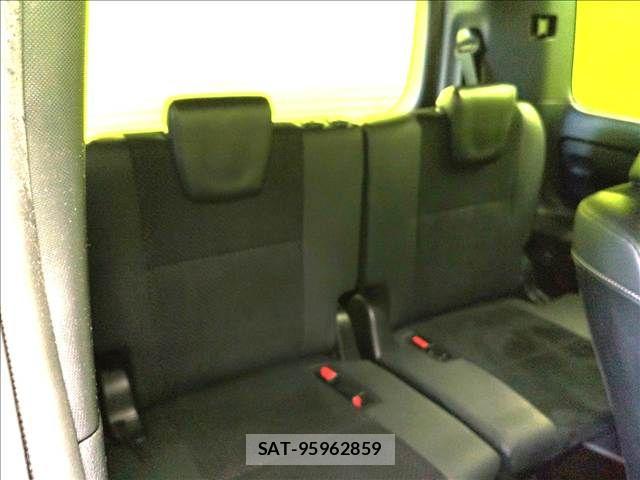 Toyota VOXY 2021-07 8132905-24