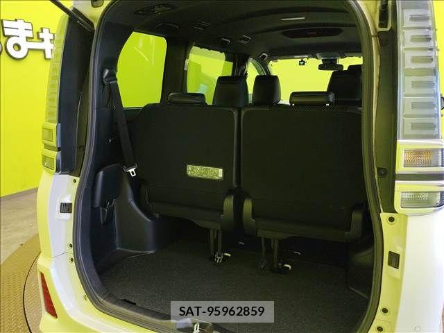 Toyota VOXY 2021-07 8132905-25