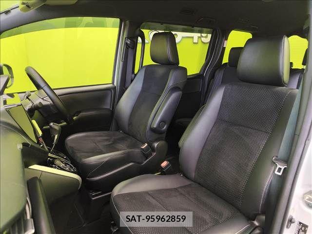 Toyota VOXY 2021-07 8132905-28