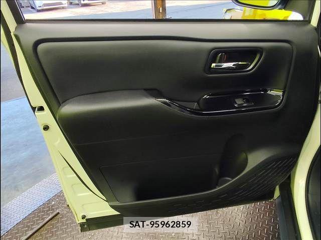 Toyota VOXY 2021-07 8132905-29