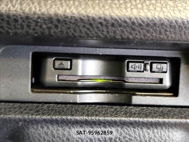 Toyota VOXY 2021-07 8132905-5