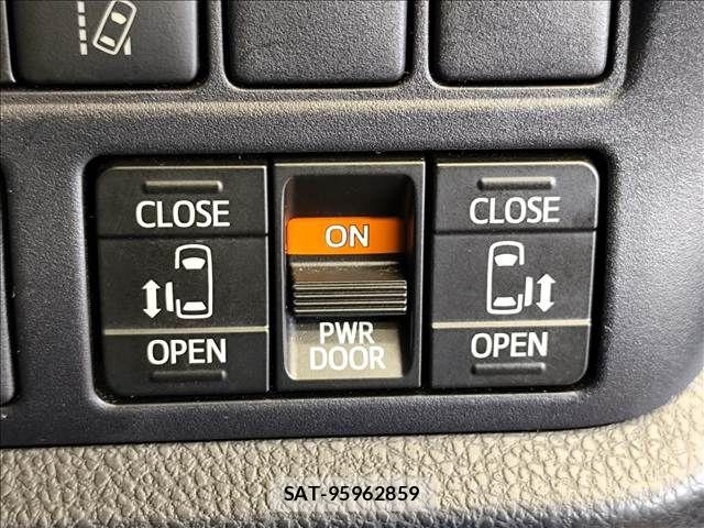 Toyota VOXY 2021-07 8132905-6