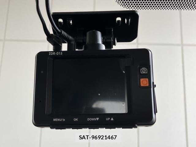 Toyota VOXY 2016-04 8132920-12