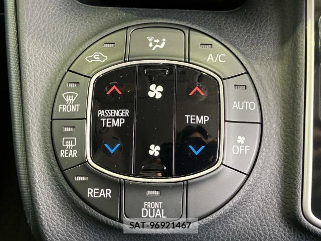 Toyota VOXY 2016-04 8132920-13