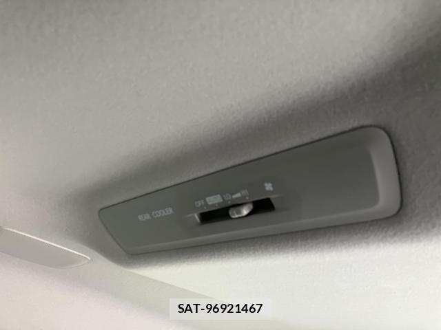 Toyota VOXY 2016-04 8132920-18