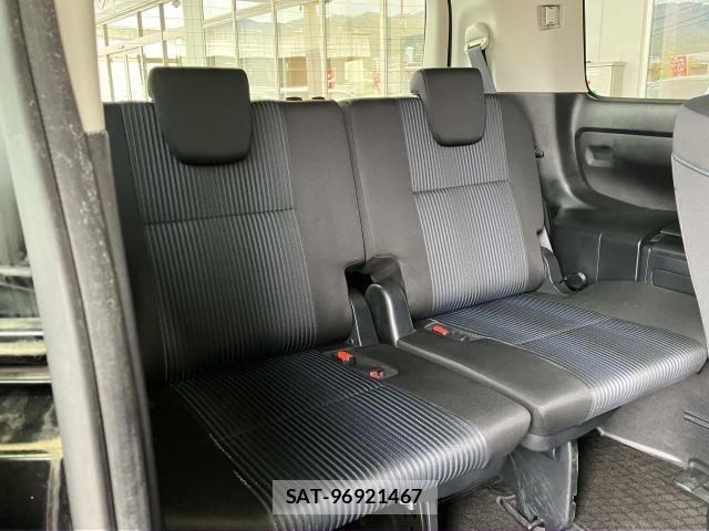 Toyota VOXY 2016-04 8132920-19