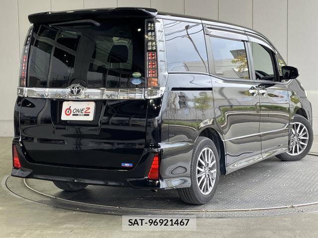 Toyota VOXY 2016-04 8132920-26