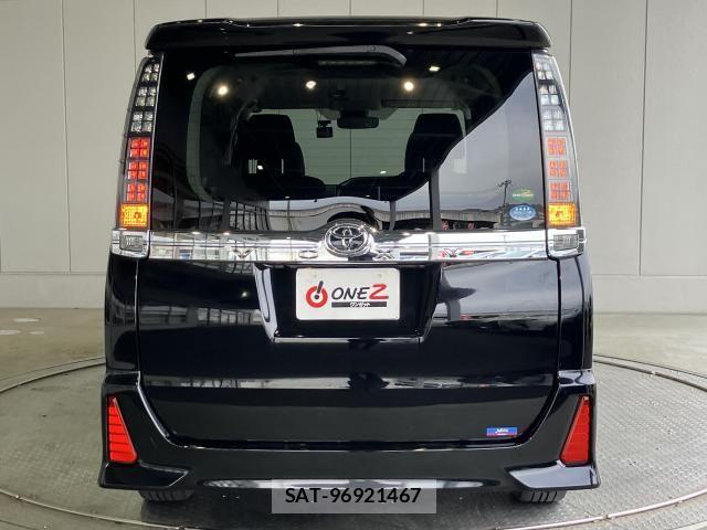 Toyota VOXY 2016-04 8132920-27