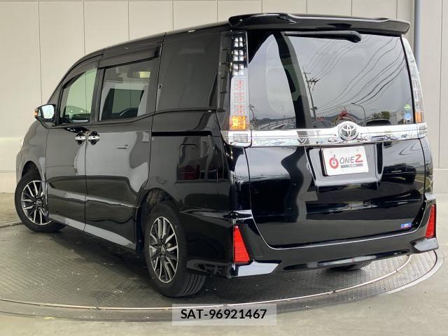 Toyota VOXY 2016-04 8132920-28
