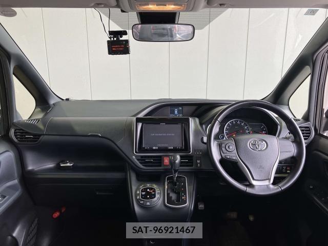 Toyota VOXY 2016-04 8132920-6