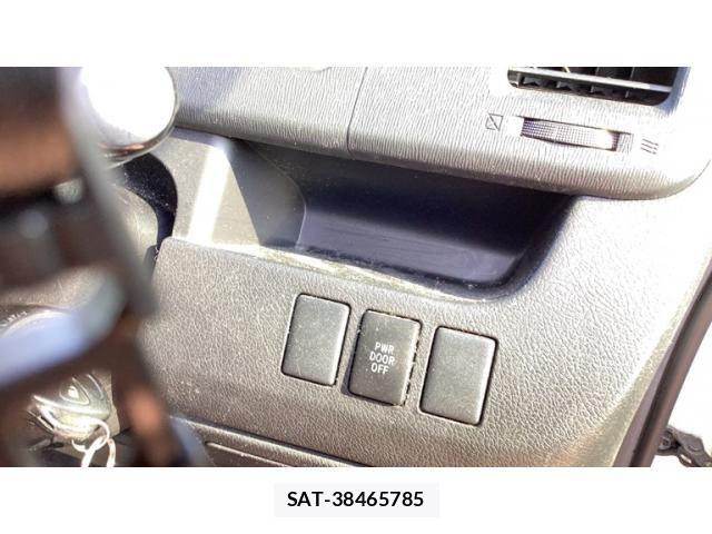 Toyota VOXY 2012-10 8132950-9