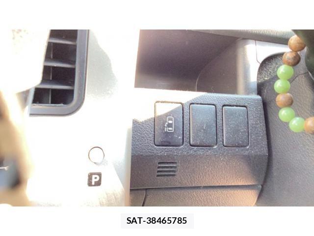 Toyota VOXY 2012-10 8132950-10