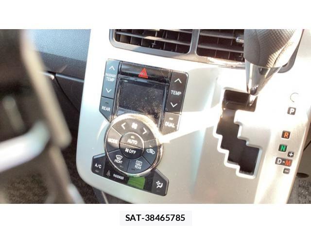 Toyota VOXY 2012-10 8132950-12