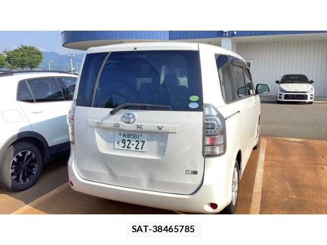 Toyota VOXY 2012-10 8132950-3