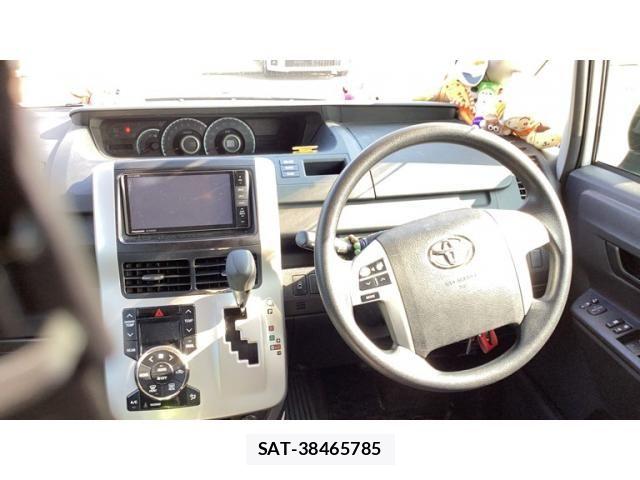 Toyota VOXY 2012-10 8132950-7