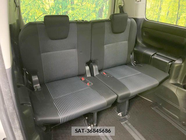 Toyota VOXY 2015-07 8132932-9
