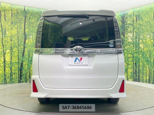 Toyota VOXY 2015-07 8132932-15