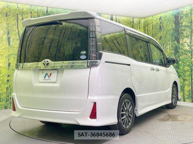 Toyota VOXY 2015-07 8132932-17