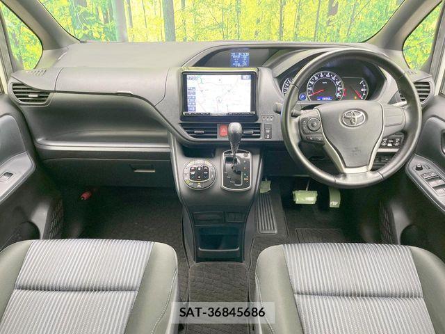 Toyota VOXY 2015-07 8132932-1