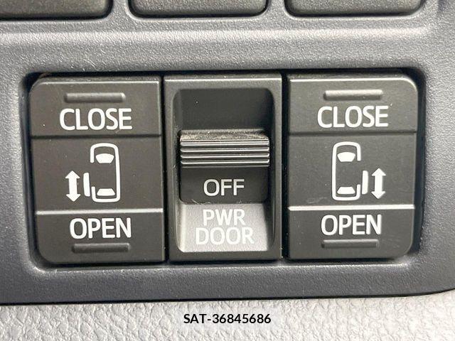 Toyota VOXY 2015-07 8132932-4