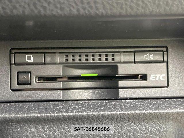 Toyota VOXY 2015-07 8132932-6