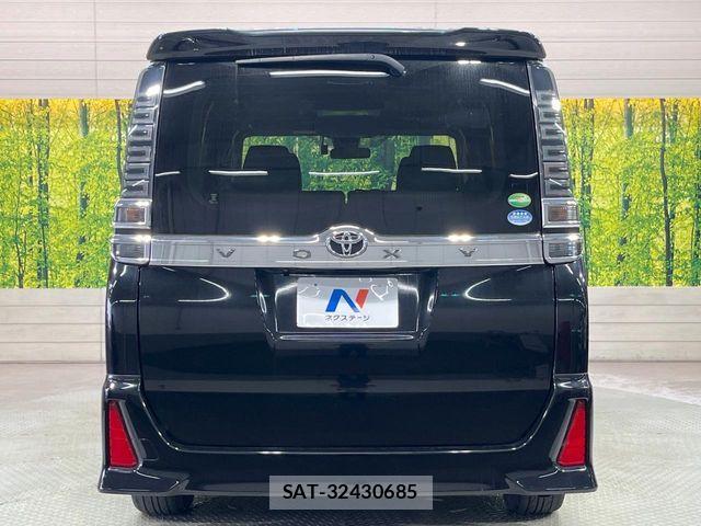 Toyota VOXY 2018-08 8132906-15