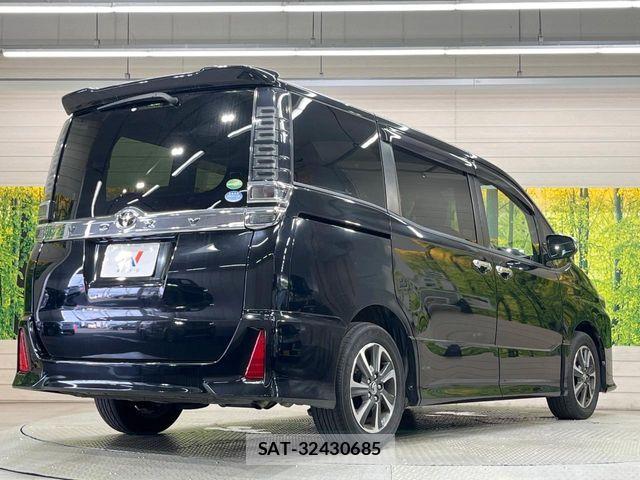 Toyota VOXY 2018-08 8132906-17