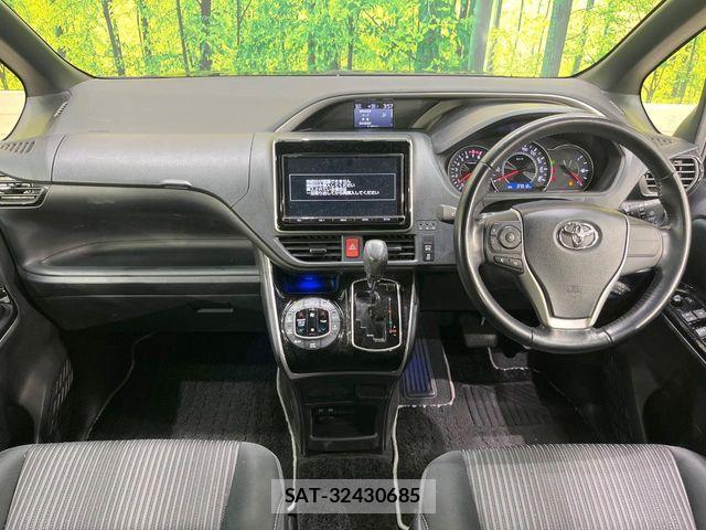 Toyota VOXY 2018-08 8132906-1