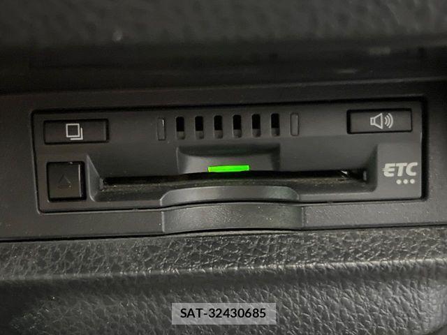 Toyota VOXY 2018-08 8132906-6