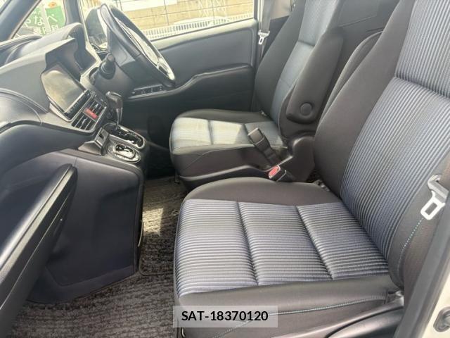 Toyota VOXY 2014-01 8132929-12