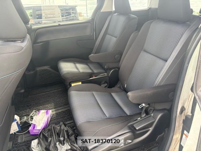 Toyota VOXY 2014-01 8132929-13