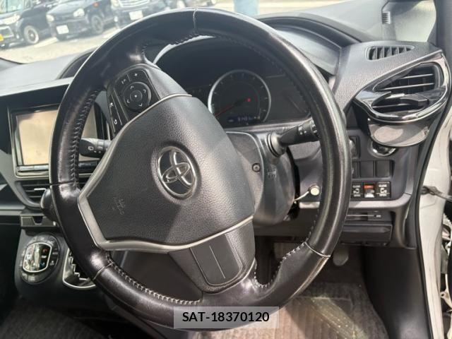 Toyota VOXY 2014-01 8132929-15