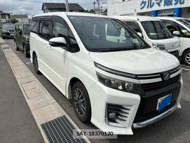 Toyota VOXY 2014-01 8132929-1