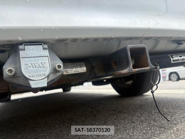 Toyota VOXY 2014-01 8132929-25