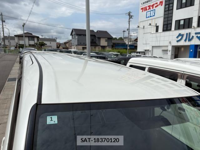 Toyota VOXY 2014-01 8132929-2