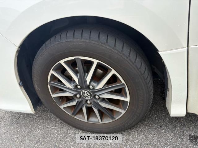 Toyota VOXY 2014-01 8132929-6