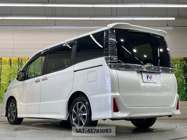 Toyota VOXY 2021-01 8132902-17
