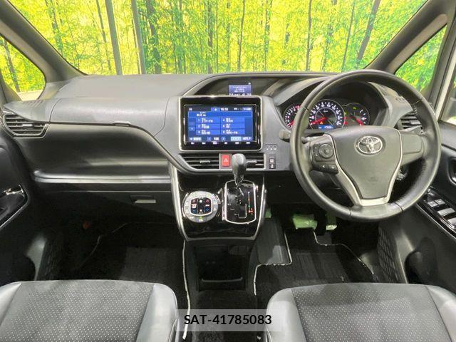 Toyota VOXY 2021-01 8132902-1