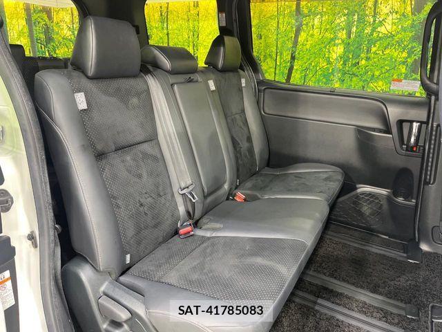 Toyota VOXY 2021-01 8132902-8