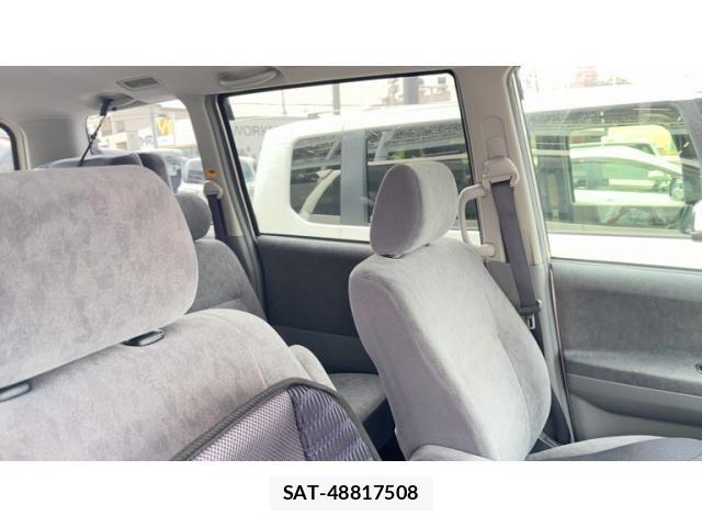 Toyota VOXY 2006-03 8132953-7