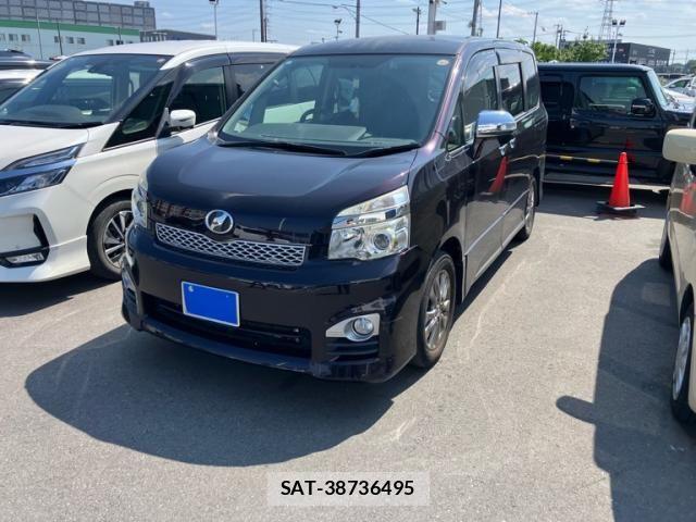 Toyota VOXY 2013-08 8132936-0