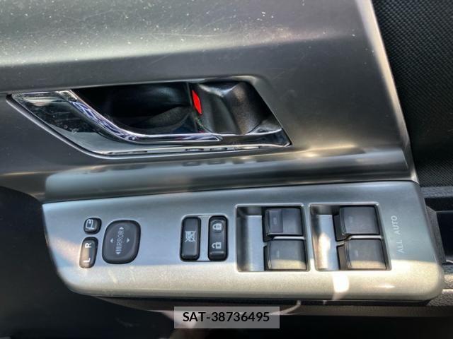 Toyota VOXY 2013-08 8132936-9